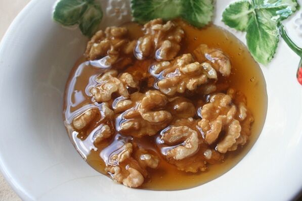 Las nueces sazonadas con miel son un poderoso estimulador de erección